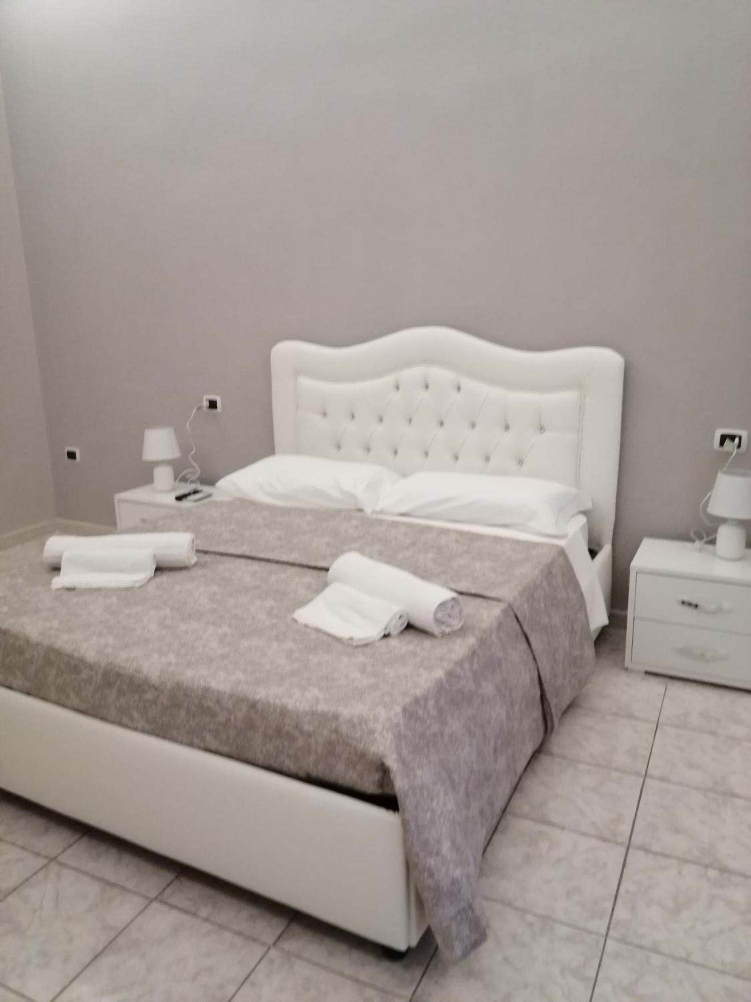 Guest House Francesco 나폴리 외부 사진