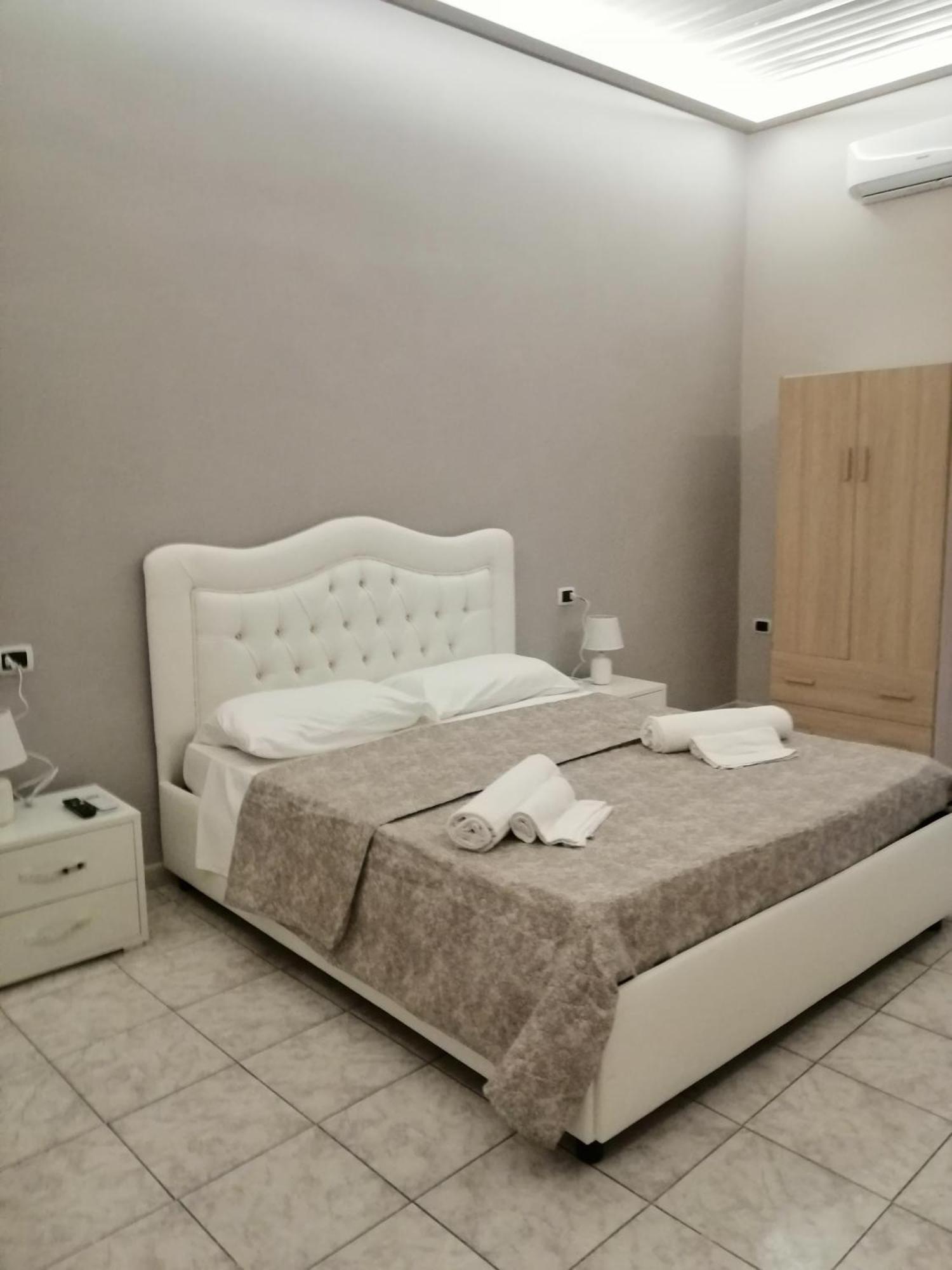 Guest House Francesco 나폴리 외부 사진