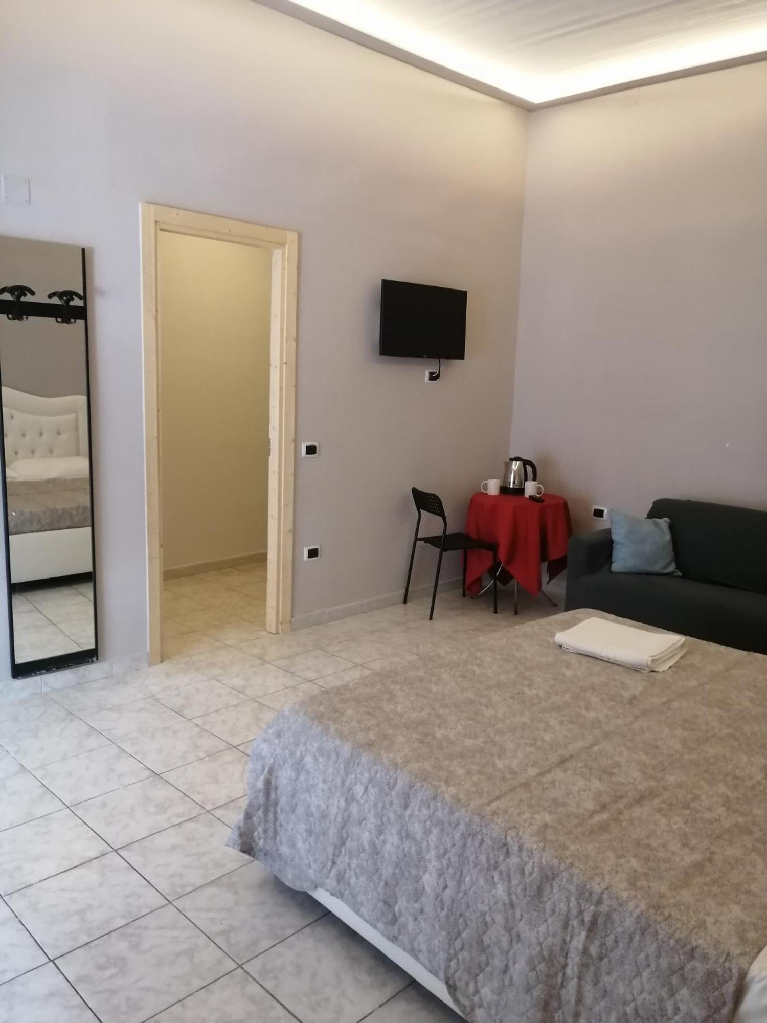 Guest House Francesco 나폴리 외부 사진